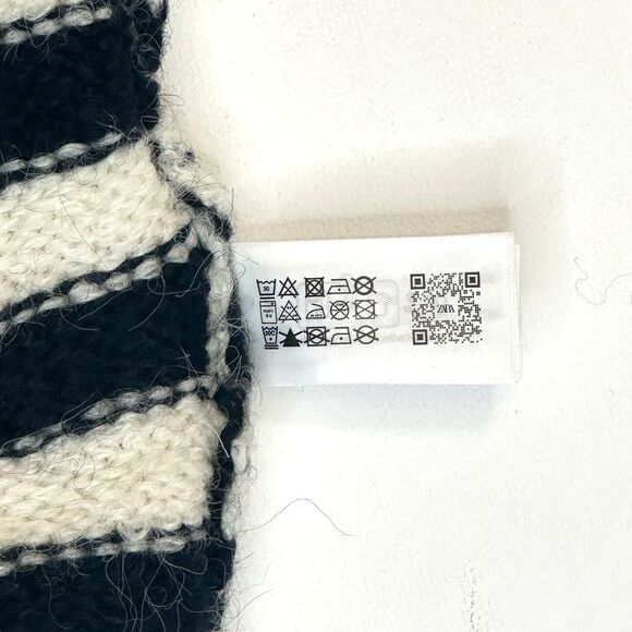 Zara Women's White and Navy Jumper with Bottons size M 99% wool - Picture 8 of 10